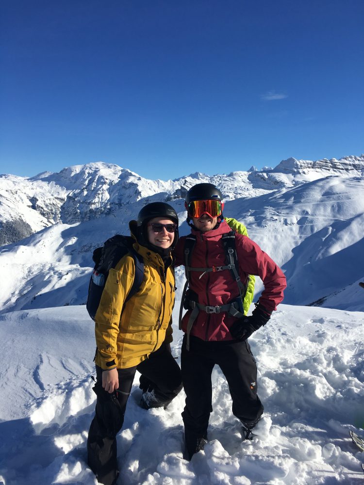 on prend une photo d'alpitouristes à la tête 
